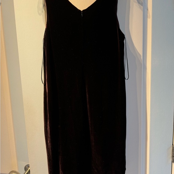 VINCE DRESS SIZE M BORDEAUX COLOR VELVET MATERIAL Brand new - Picture 3 of 5